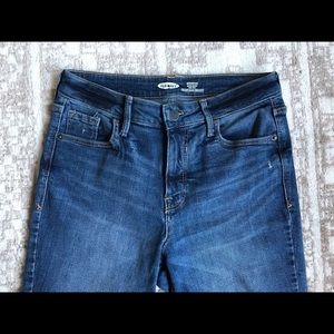 👖Old Navy Destructed Super Skinny Jeans